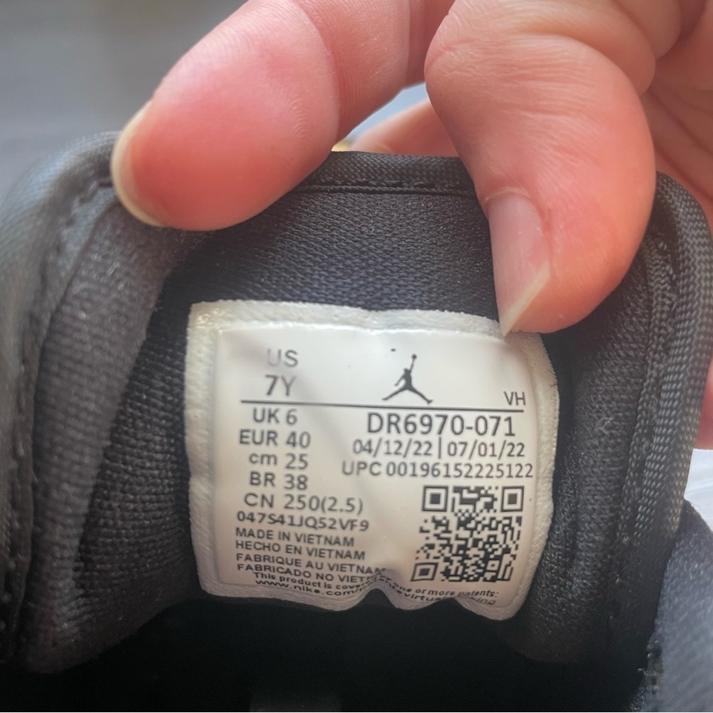 Air Jordan 1 Low SE Gold Toe Black Metallic Gold Speckle White Nike 8.5W 7M 7Y - Picture 9 of 9